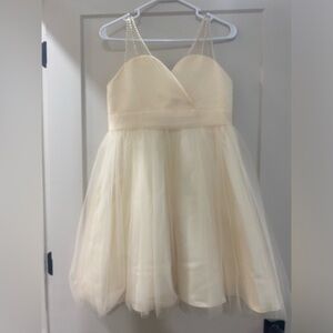 A line v-neck tulle flower girl dress size 14 Ivory